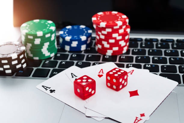 mpoyou live dealer studio with professional dealers, HD cameras, and player interface on screen